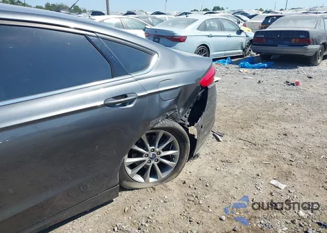 2017 Ford Fusion Se z USA, uszkodzony, nr VIN 3FA6P0HD8HR128324